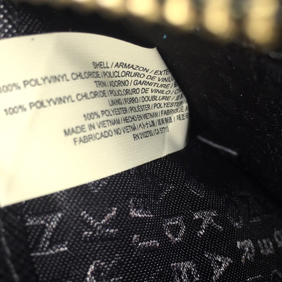 Kate Spade zip around wallet - Picture 9 of 10